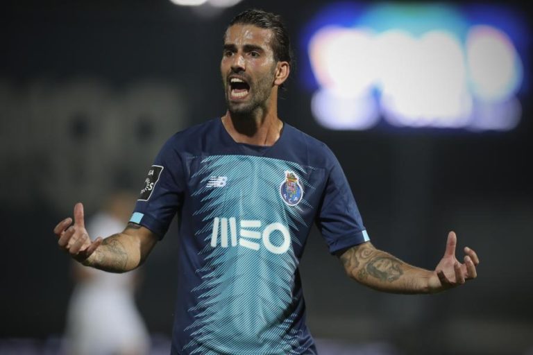 SÉRGIO OLIVEIRA EVOLUI PARA TREINO CONDICIONADO E MBEMBA POUPADO NO FC PORTO