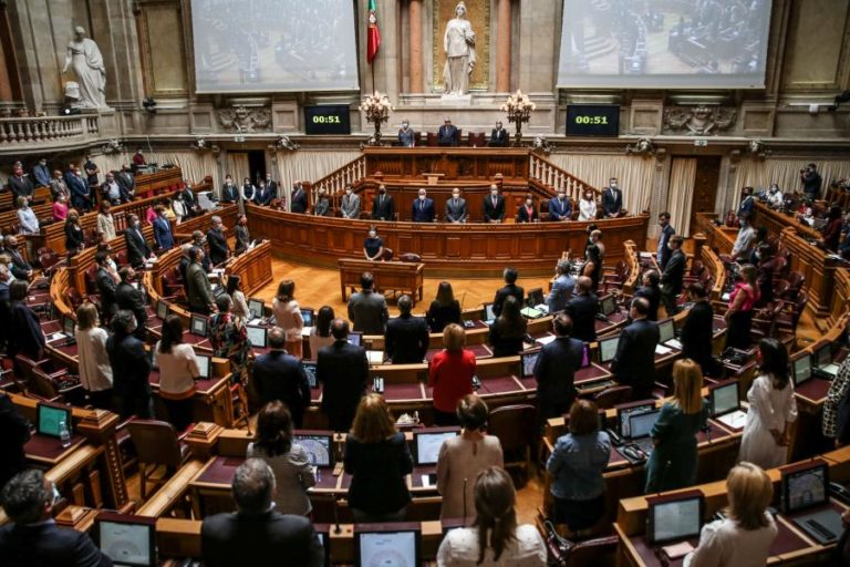 OE2020: PARLAMENTO APROVA POR UNANIMIDADE PRÉMIO AOS PROFISSIONAIS DO SNS