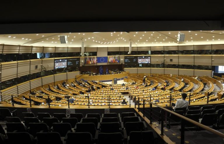 UE/CIMEIRA: PARLAMENTO EUROPEU DEBATE E VOTA HOJE RESOLUÇÃO SOBRE RESULTADOS DA REUNIÃO