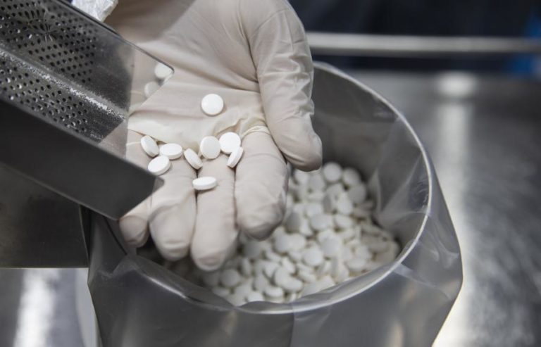 COVID-19: BRUXELAS AUTORIZA TRATAMENTOS COM ANTIVIRAL REMDESIVIR NA UE