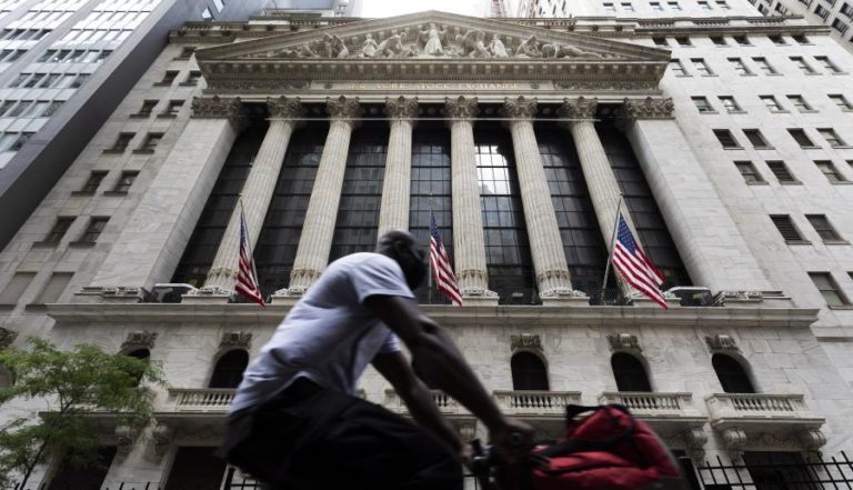 WALL STREET SEGUE EM QUEDA NO INÍCIO DA SESSÃO