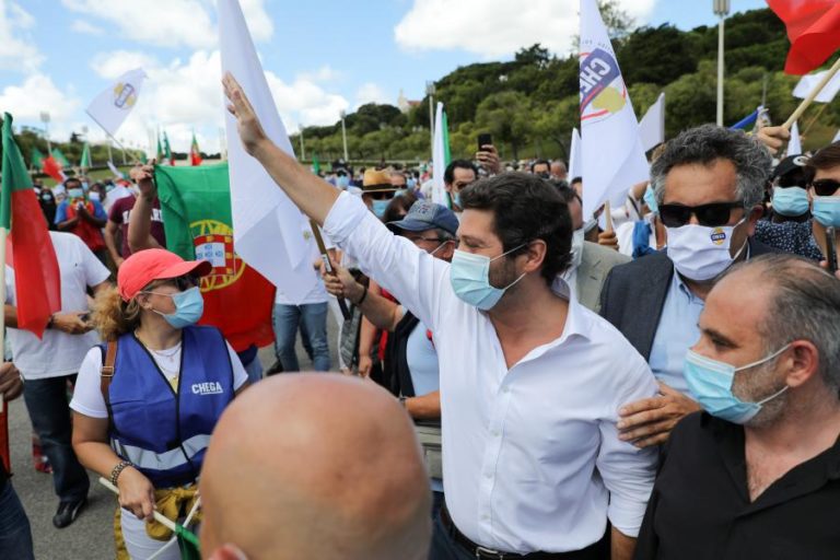 CHEGA PROPÕE MUDAR O NOME DO AEROPORTO DE LISBOA PARA AMÁLIA RODRIGUES