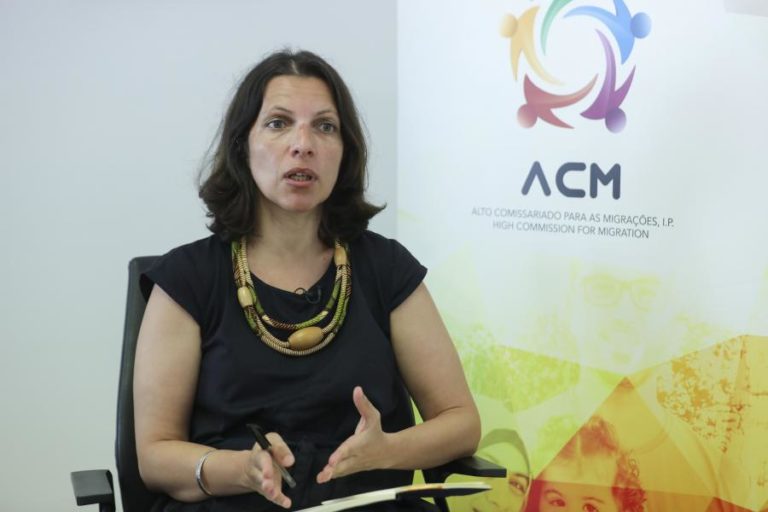 PESSOAS DE ORIGEM DIFERENTE TÊM “UMA DESVANTAGEM CLARA” — ALTA-COMISSÁRIA