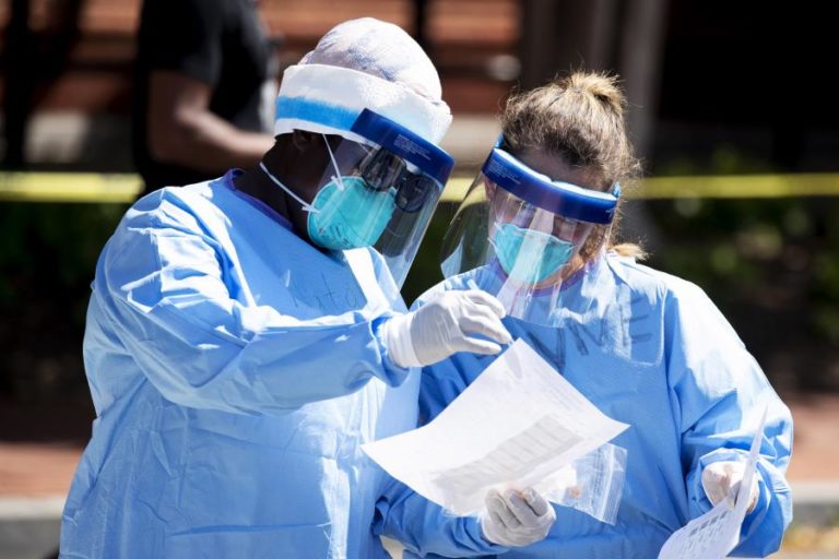 COVID-19: EUA REGISTAM QUASE 1.200 MORTOS E MAIS DE 42 MIL INFETADOS EM 24 HORAS