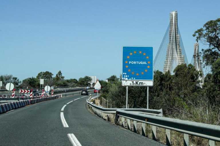 COVID-19: PORTUGAL DE FRONTEIRAS ABERTAS GARANTE QUE NÃO HÁ ENTRAVES À VINDA DOS EMIGRANTES