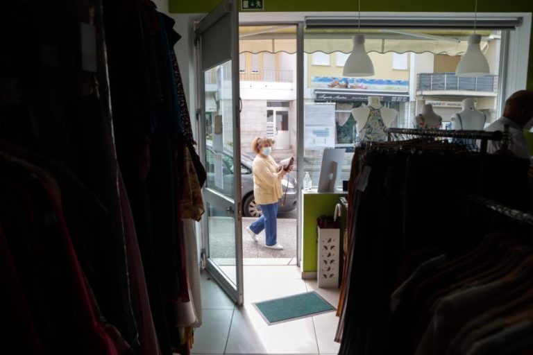 COVID-19: EMIGRANTES CHEGAM A PORTUGAL COM RECEIOS E CUIDADOS PARA FÉRIAS EM FAMÍLIA