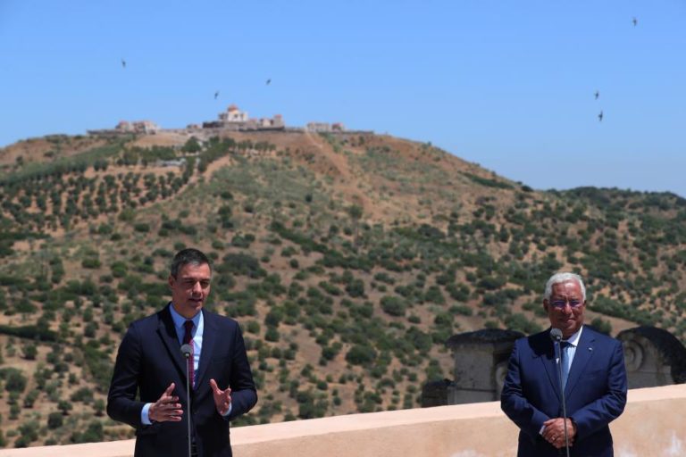 COVID-19: PM ESPANHOL VÊ COM “IMENSA FELICIDADE” REABERTURA DA FRONTEIRA COM PORTUGAL