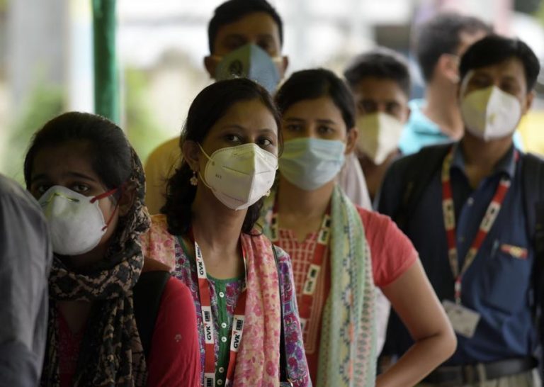 COVID-19: ÍNDIA COM 379 MORTOS E NÚMERO RECORDE DE CASOS NUM SÓ DIA