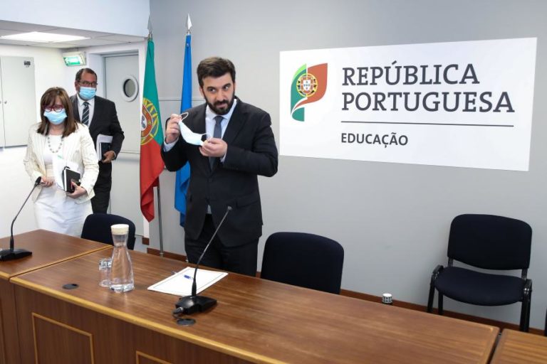 COVID-19: PRÓXIMO ANO LETIVO VAI TER MAIS TEMPO DE AULAS E MENOS FÉRIAS