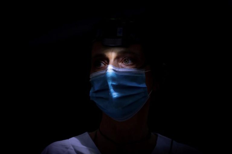 COVID-19: NÚMERO DE NOVOS CASOS DISPARA PARA 730 EM ESPANHA
