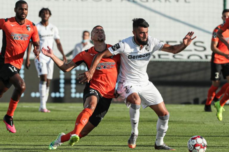 VITÓRIA DE GUIMARÃES VENCE EM PORTIMÃO E APROXIMA-SE DOS LUGARES EUROPEUS