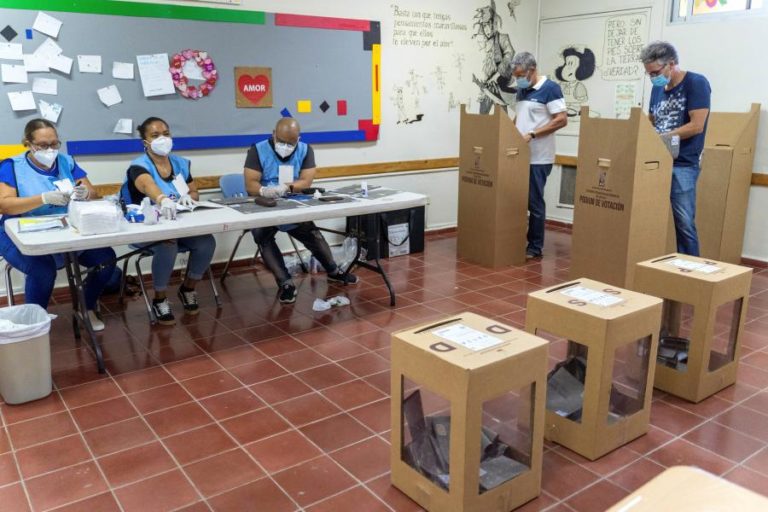 CANDIDATO DA OPOSIÇÃO REIVINDICA VITÓRIA EM PRESIDENCIAIS NA REPÚBLICA DOMINICANA