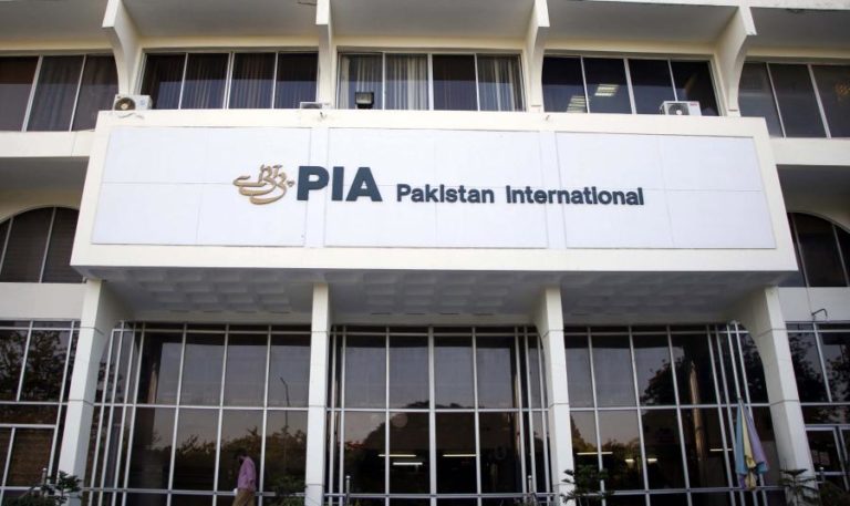 PAQUISTÃO DESPEDE 28 PILOTOS DA COMPANHIA NACIONAL DE AVIAÇÃO COM ‘BREVET’ FALSO