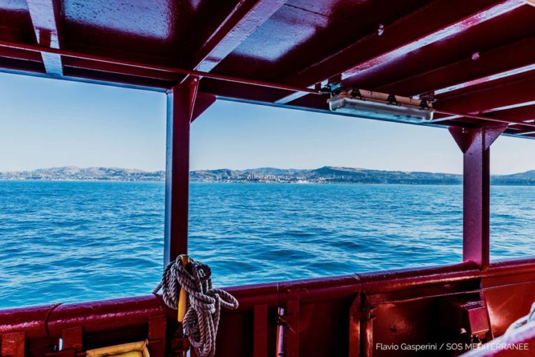GUARDA COSTEIRA DE ITÁLIA IMOBILIZA “OCEAN VIKING” POR IRREGULARIDADES DE SEGURANÇA