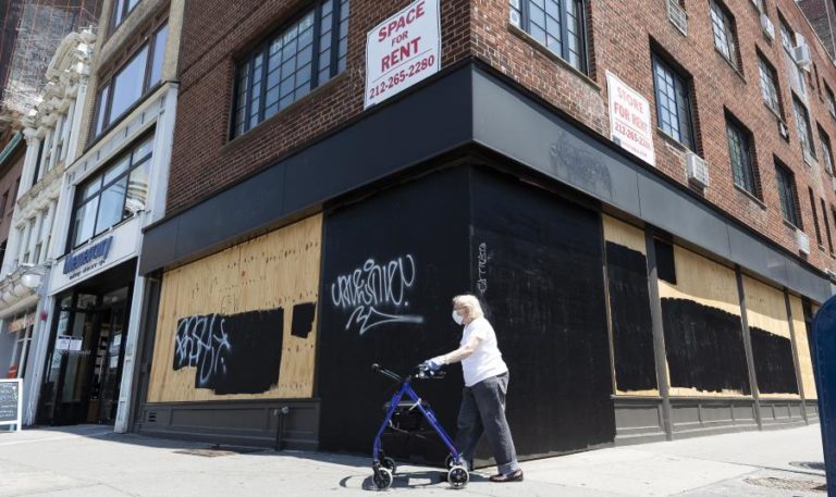 COVID-19: EUA REGISTAM QUASE 55 MIL INFETADOS EM 24 HORAS