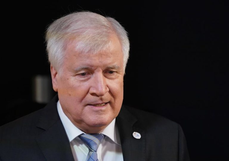 MIGRAÇÕES: PRESIDÊNCIA ALEMÃ DA UE DENUNCIA FALTA DE SOLIDARIEDADE