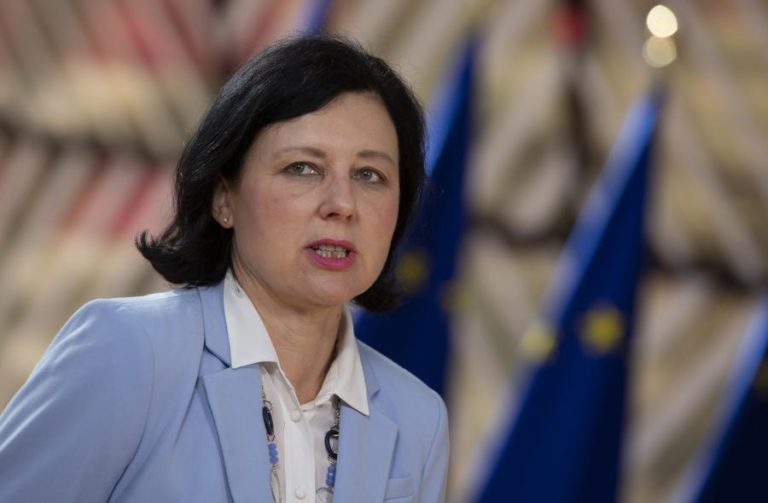 COVID-19: CRISE REVELOU PROBLEMA DEMOCRÁTICO PARA MEDIA — COMISSÃO EUROPEIA
