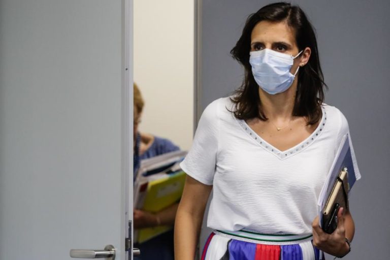 COVID-19: GOVERNO DIZ QUE VAI REFORÇAR MEDICINA INTENSIVA E SAÚDE PÚBLICA PARA O INVERNO