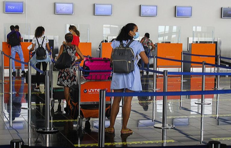 COVID-19: MÁSCARAS E RIGOROSO CONTROLO SANITÁRIO NA RETOMA DOS VOOS DOMÉSTICOS EM CABO VERDE