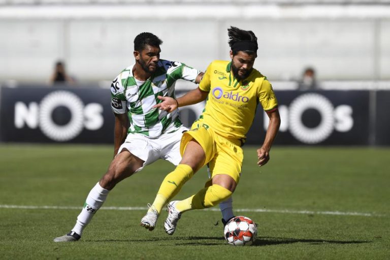 PAÇOS DE FERREIRA EMPATA COM MOREIRENSE E FICA MAIS PERTO DA MANUTENÇÃO