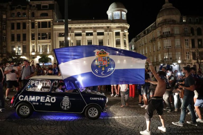 CORPO DE INTERVENÇÃO DA PSP DO PORTO PÔS FIM À FESTA NOS ALIADOS