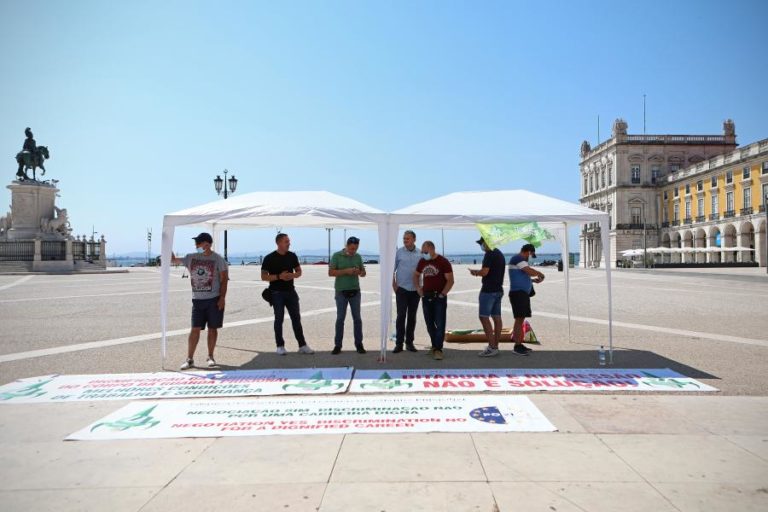 GUARDAS PRISIONAIS EM GREVE REALIZAM VIGÍLIA DE PROTESTO CONTRA FALTA DE DIÁLOGO DO GOVERNO
