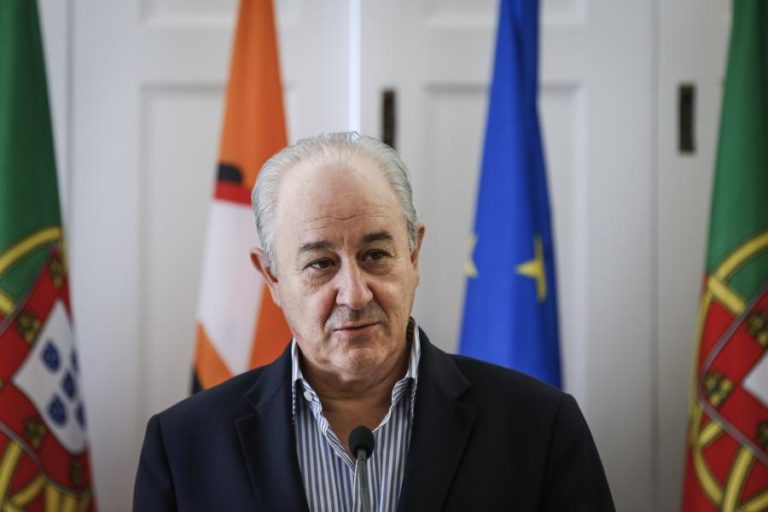 BES: RUI RIO ELOGIA PASSOS COELHO POR CORAGEM DE DIZER NÃO A UM PODEROSO