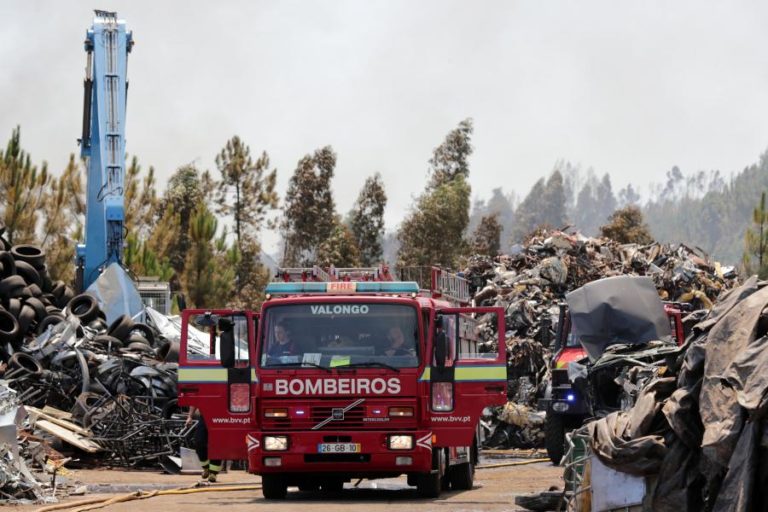 FOGO EM VALONGO DEVERÁ ESTAR DOMINADO “NAS PRÓXIMAS HORAS”