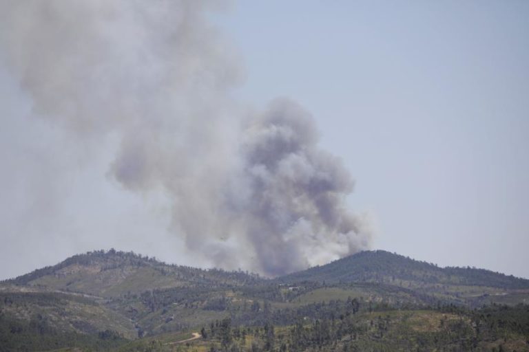 INCÊNDIOS: MAIS DE 250 OPERACIONAIS COMBATEM CHAMAS EM ABRANTES
