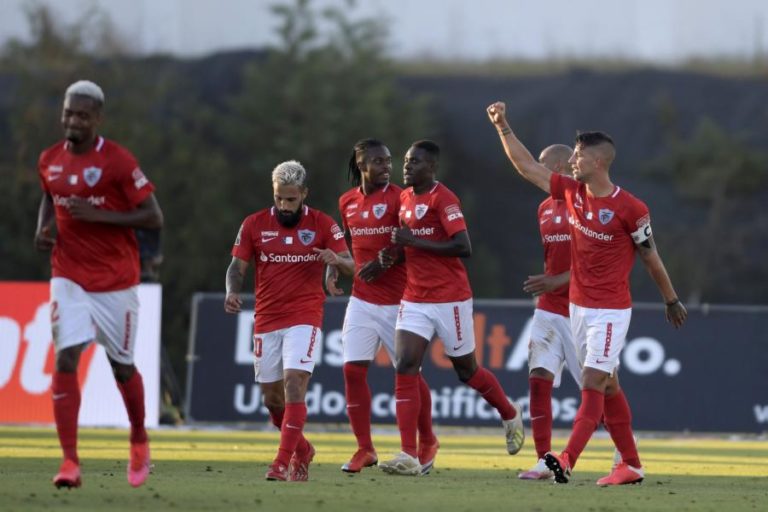 PRESIDENTE DO SANTA CLARA DIZ QUE AÇORES “TÊM DE APANHAR O COMBOIO DO FUTEBOL PROFISSIONAL”