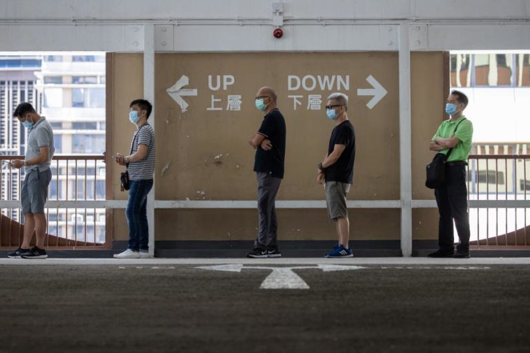 COVID-19: HONG KONG REGISTA MAIS DE 100 CASOS NAS ÚLTIMAS 24 HORAS