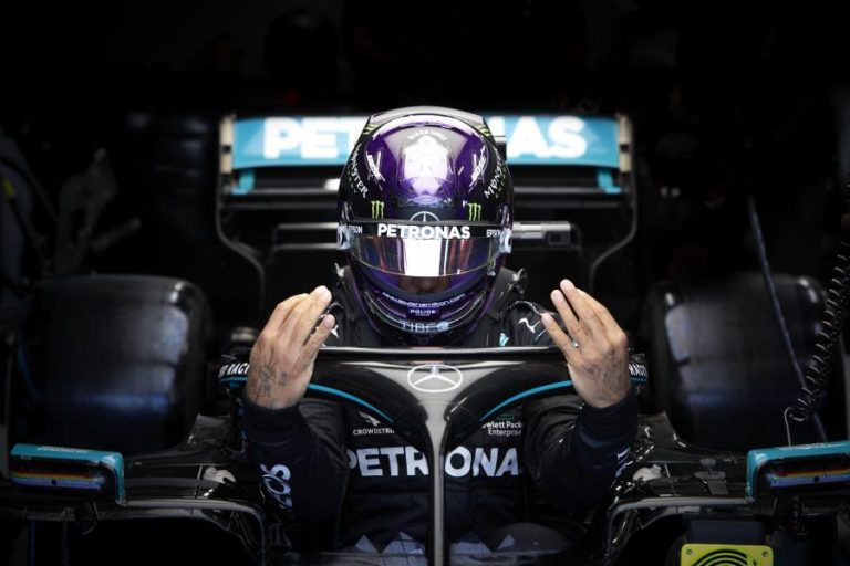 LEWIS HAMILTON VENCE GP DA HUNGRIA E ASSUME LIDERANÇA DO MUNDIAL DE FÓRMULA 1