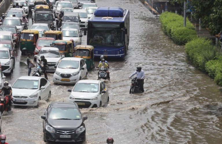 MONÇÕES NO SUL DA ÁSIA CAUSAM QUASE 200 MORTOS