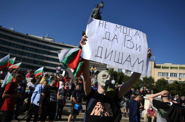 PROTESTOS NA BULGÁRIA RETOMAM EM APOIO A MOÇÃO DE CENSURA AO GOVERNO