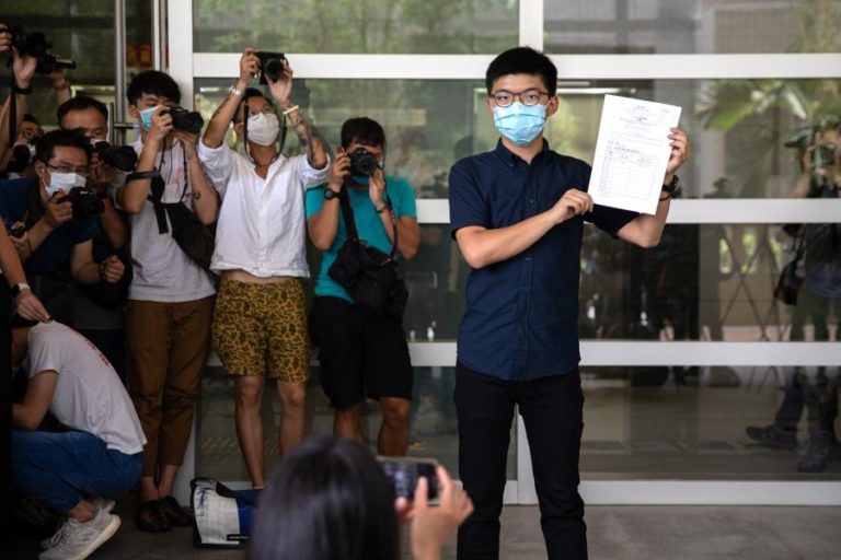 HONG KONG: DOZE CANDIDATOS PRÓ-DEMOCRACIA IMPEDIDOS DE CONCORRER ÀS ELEIÇÕES