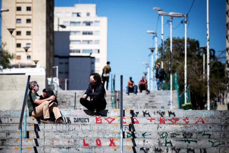 COVID-19: BRASIL ULTRAPASSA 80 MIL MORTES