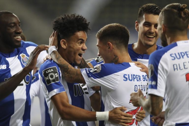 CAMPEÃO FC PORTO GOLEIA MOREIRENSE NA DESPEDIDA DO DRAGÃO