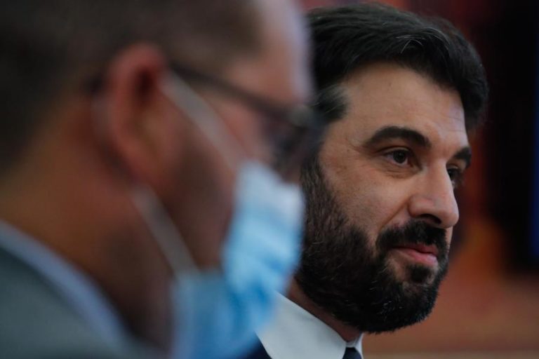 MINISTÉRIO DA EDUCAÇÃO DIZ ESTAR A PREPARAR AUMENTO DE FUNCIONÁRIOS NAS ESCOLAS