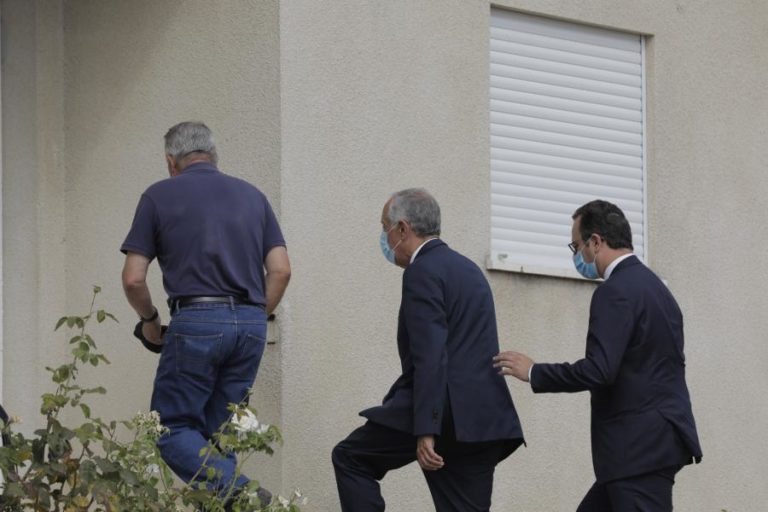 PRESIDENTE DA REPÚBLICA VISITA FAMÍLIA E CORPORAÇÃO DE BOMBEIRO MORTO EM LEIRIA