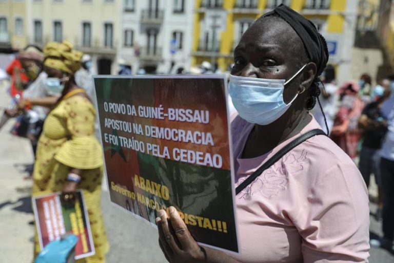 DEZENAS DE GUINEENSES PROTESTAM EM LISBOA CONTRA “GOLPISTAS” NA GUINÉ-BISSAU