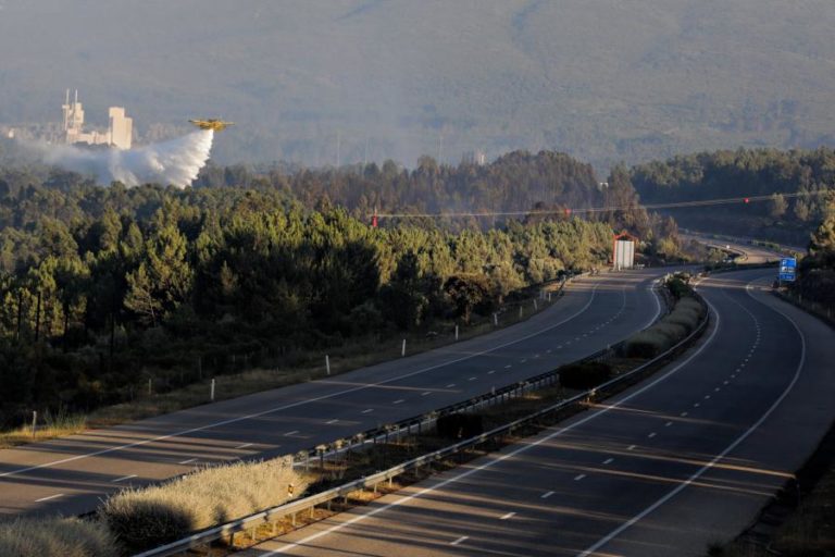 INCÊNDIOS: TRÂNSITO NA A1 ENTRE FÁTIMA E TORRES NOVAS REABERTO PELAS 21:15