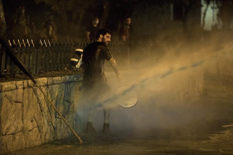 POLÍCIA DE ISRAEL USA CANHÕES DE ÁGUA CONTRA MANIFESTANTES ANTI-GOVERNAMENTAIS