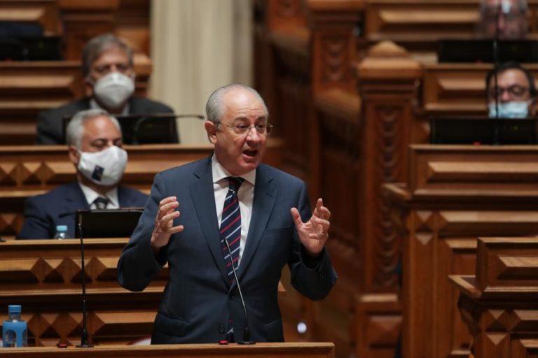 ESTADO DA NAÇÃO: RIO AVISA QUE PORTUGAL “JÁ FEZ ASNEIRAS A MAIS” E EXIGE GARANTIAS SOBRE HIDROGÉNIO