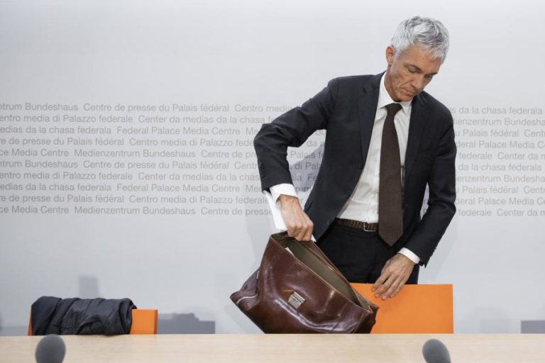 PROCURADOR-GERAL SUÍÇO DEMITE-SE APÓS ENCONTROS COM INFANTINO