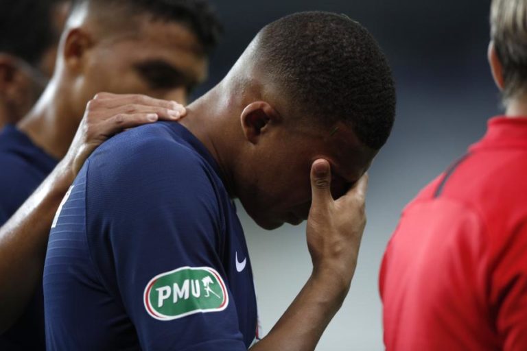 MBAPPÉ PARA TRÊS SEMANAS COM ENTORSE NO TORNOZELO DIREITO