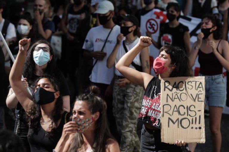 CERCA DE 150 PESSOAS MANIFESTAM-SE EM LISBOA “CONTRA O FASCISMO E A XENOFOBIA”
