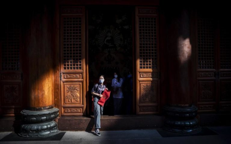 COVID-19: CHINA DETETA MAIS DE 100 CASOS PELO TERCEIRO DIA CONSECUTIVO