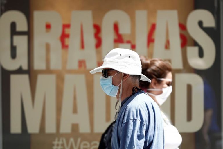 COVID-19: CASOS DIÁRIOS VOLTAM A SUBIR EM ESPANHA, 905 NOVOS CONTÁGIOS NAS ÚLTIMAS 24 HORAS