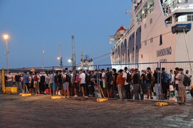 MIGRAÇÕES: CERCA DE 100 MIGRANTES VULNERÁVEIS RETIRADOS DO CHIPRE E GRÉCIA