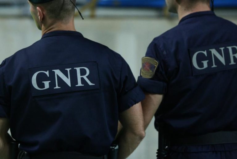 MIGRANTES INTERCETADOS NO ALGARVE DEVERÃO AINDA HOJE SER ENTREGUES AO SEF – GNR